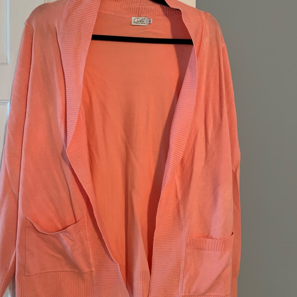 Size XL sweater!! Such a pretty spring color!